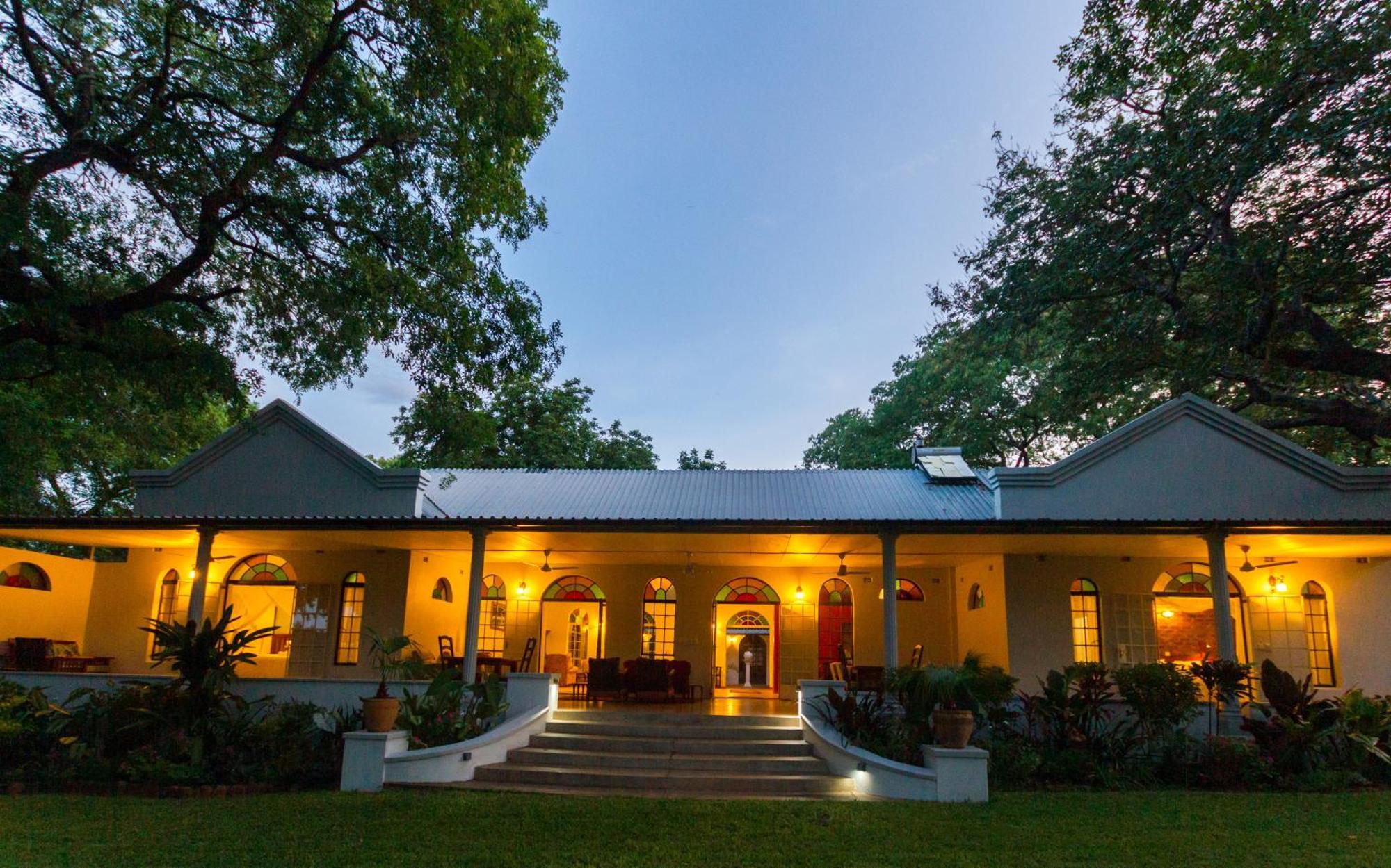 The Courtney Lodge Виктория Фолс Екстериор снимка